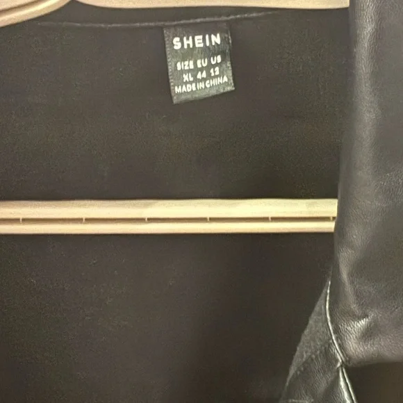 Leather jacket - Picture 3 of 4